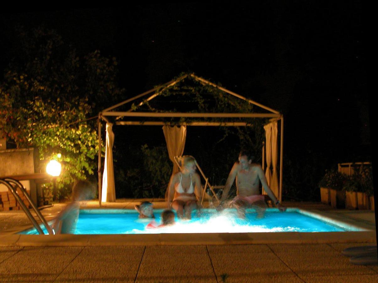 B&B Villa Monterosa Con Piscina Castronno Exterior foto